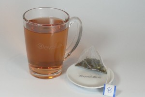 Revolution Tea  / Tee - Glas mit Logo - 320 ml + Tellerchen